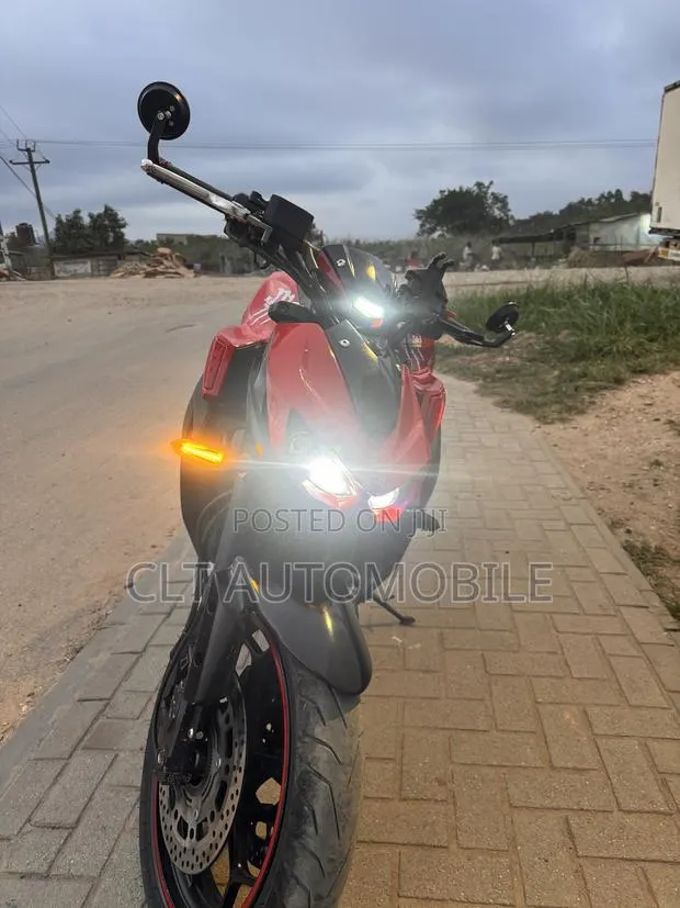 Kawasaki Z400 2020 Red · Photo 1