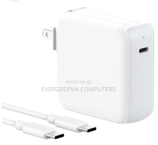 Macbook Type C Charger · Photo 1