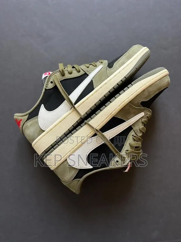 Nike Air Jordan 1 Low Travis Scott Reverse Mocha · Photo 3