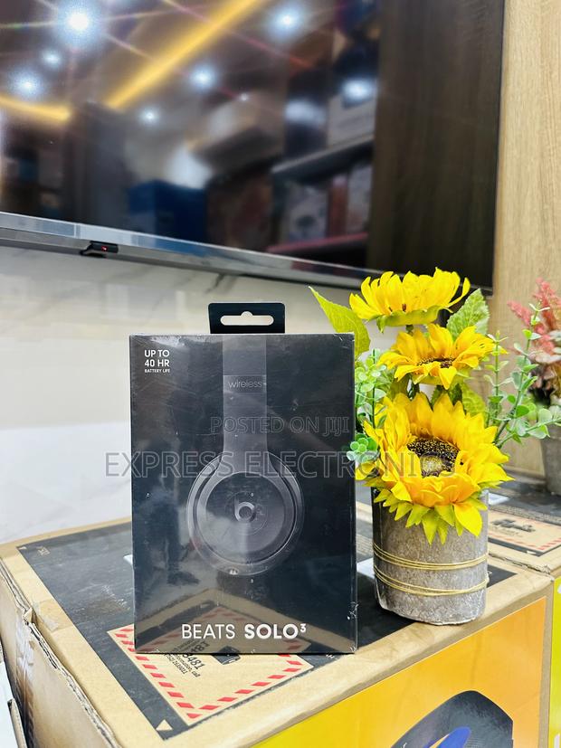 Brand New Beats Solo 3 Headset Wireless Headphones · Photo 1