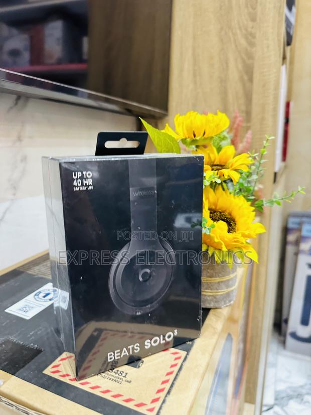 Very Affordable Price Beats Solo 3 Headset · Photo 1