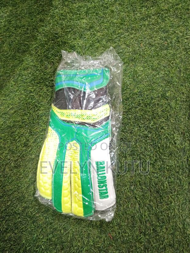 Keeper Gloves · Photo 2