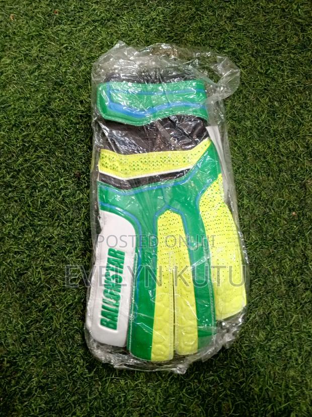 Keeper Gloves · Photo 3