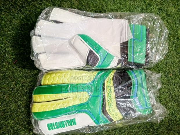 Keeper Gloves · Photo 4