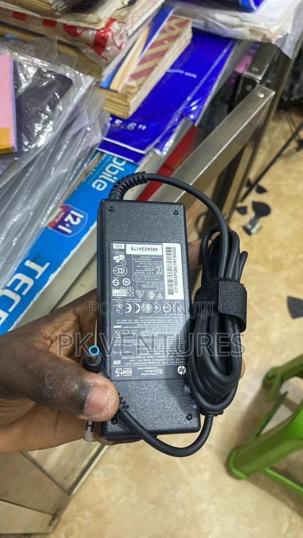 HP 65W Blue Pin Laptop Power Adapter · Photo 1