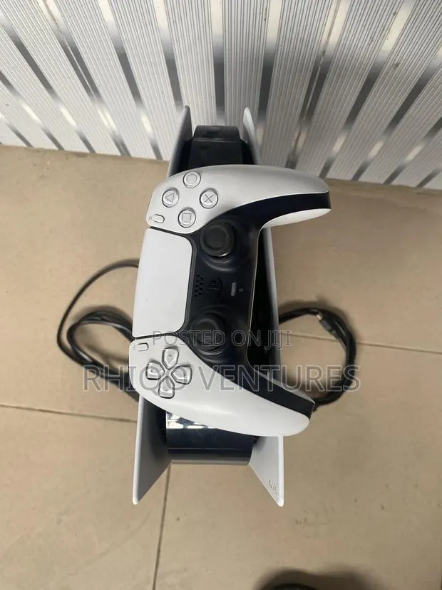 PS5 Standard With 1 Controller and FC 26 for Sale at a Cheap Price · Photo 1