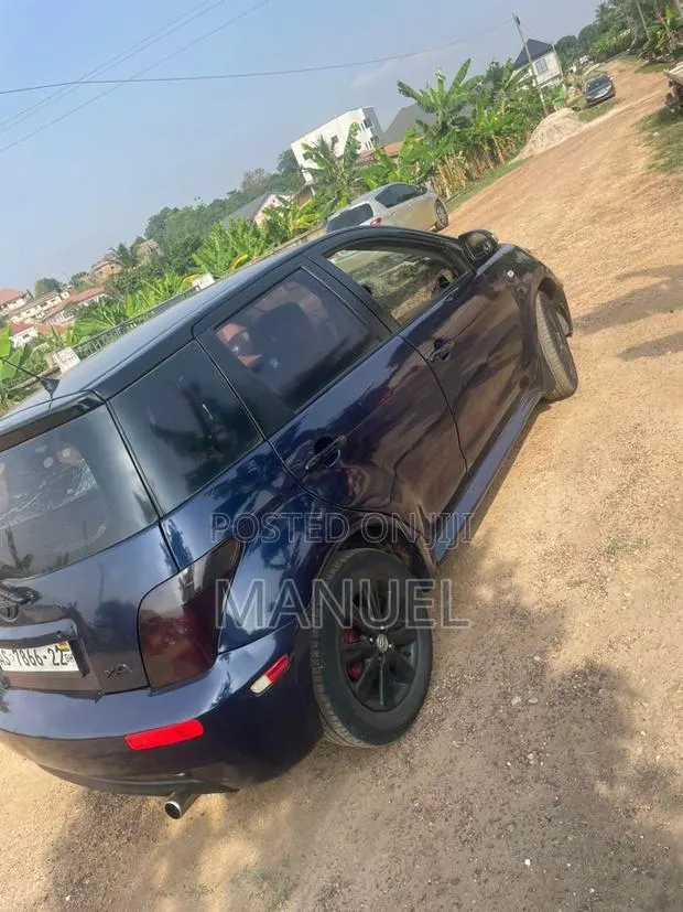 Toyota Yaris 2010 Blue · Photo 1