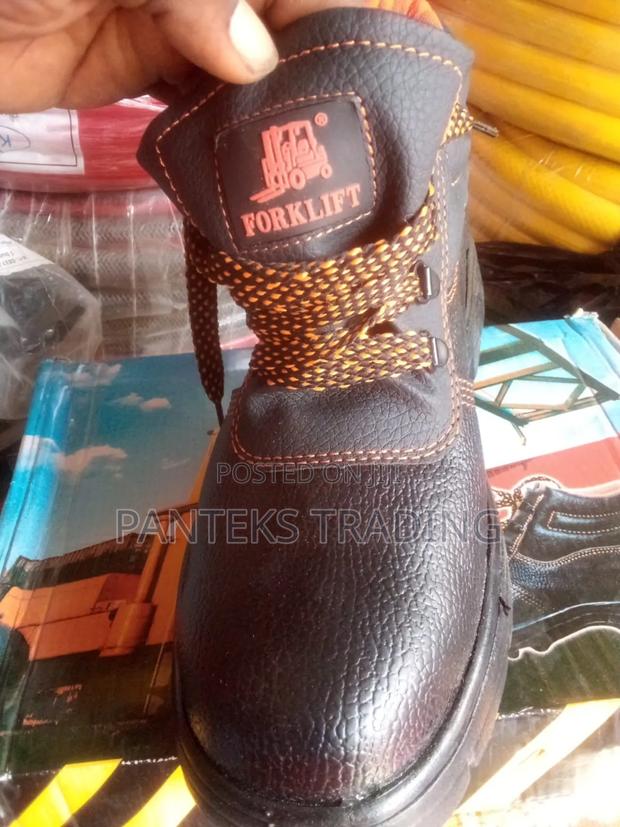 Safety Boots · Photo 1