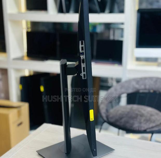 24” Dell Ultra Sharp IPS Edgeless Monitor.. · Photo 6