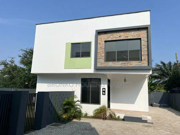 3bdrm Townhouse / Terrace in Bronko Housing, North Legon for rent · Photo 2