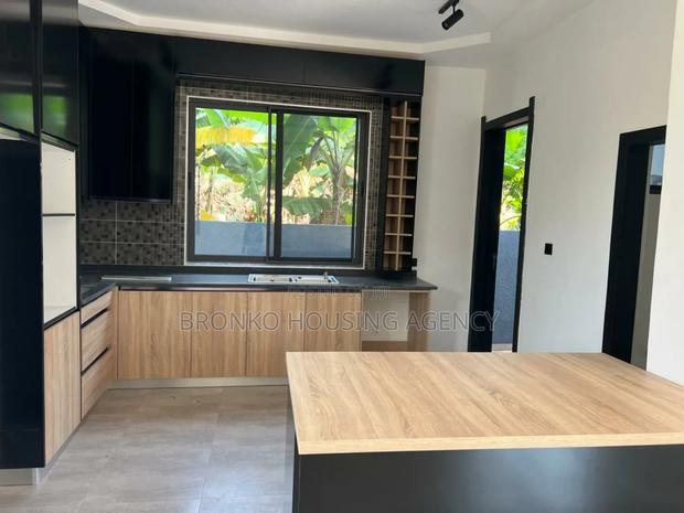 3bdrm Townhouse / Terrace in Bronko Housing, North Legon for rent · Photo 8