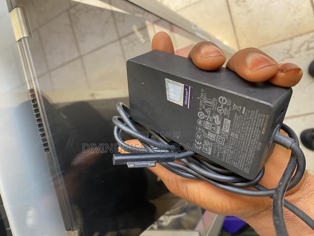 Surface Pro Charger/Adapter 15v~33w, 105w With USB Port 5v. · Photo 1