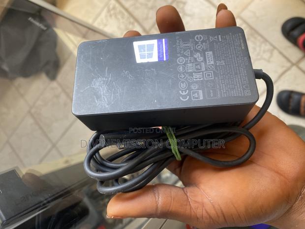 Surface Pro Charger/Adapter 15v~33w, 105w With USB Port 5v. · Photo 2