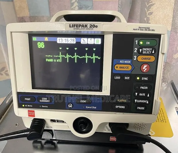 Emergency Defibrillator Monitor · Photo 1