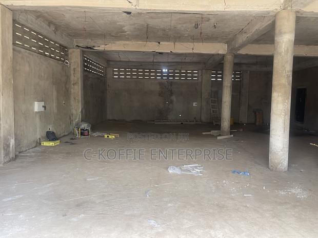 300 SQM Warehouse at Achimota for Rent · Photo 2