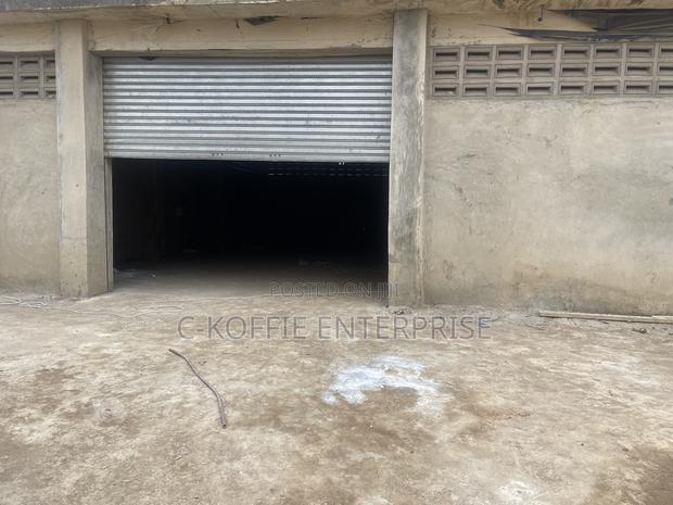 300 SQM Warehouse at Achimota for Rent · Photo 3