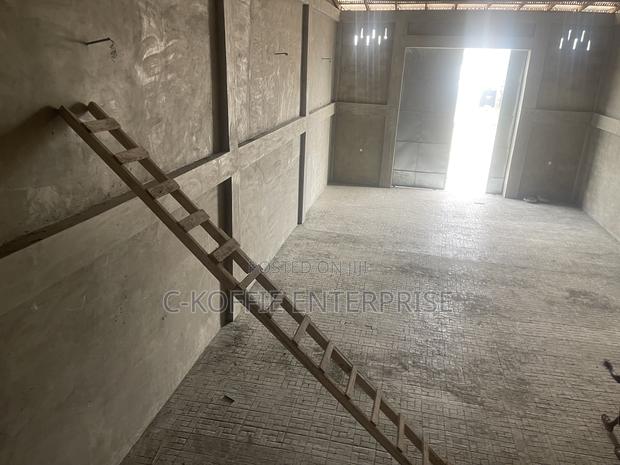 300 SQM Warehouse at Achimota for Rent · Photo 4