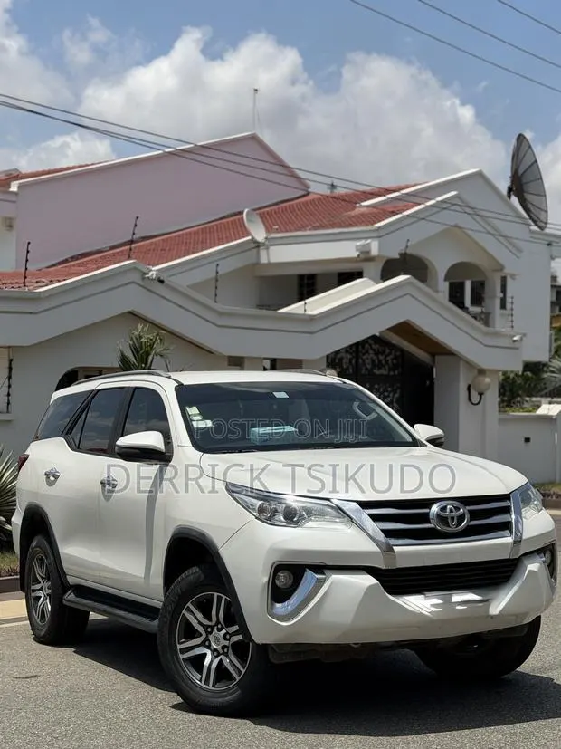 Toyota Fortuner 3.0 D AWD 2020 White · Photo 1