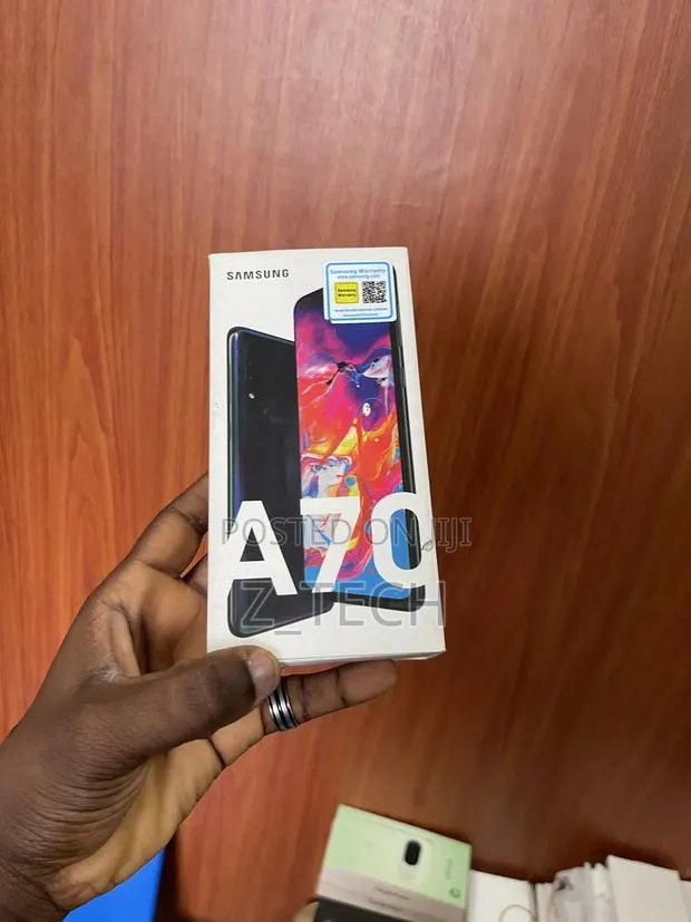 New Samsung Galaxy A70 128 GB Black · Photo 1