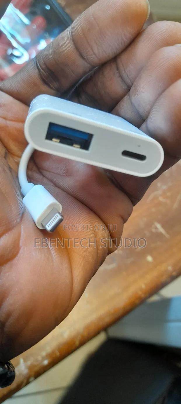 iPhone USB OTG Converter Adapter Lighting Port · Photo 2