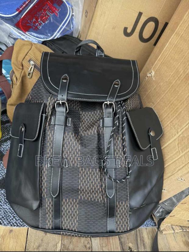 Original Pure Leather Lv Black Durable Two Strap Backpack · Photo 3