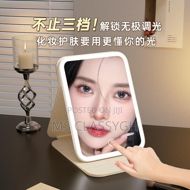 Makeup Mirror LED Light High-Grade Leather Mirror Home Deskt · Photo 2