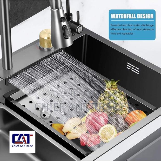 Waterfall Kitchen Sink. Luxury. 7546 · Photo 4