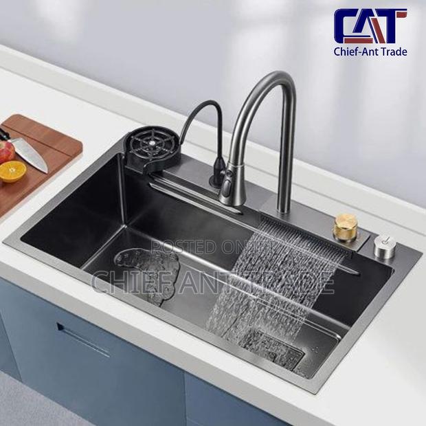 Waterfall Kitchen Sink. Luxury. 7546 · Photo 8