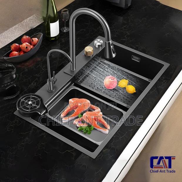 Waterfall Kitchen Sink. Luxury. 7546 · Photo 1
