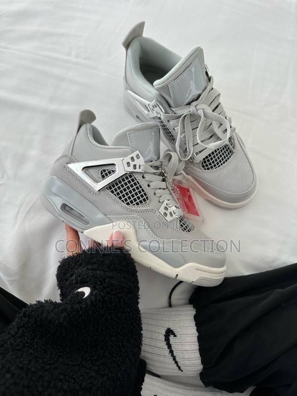 Air Jordan 4 Frozen Moment · Photo 1