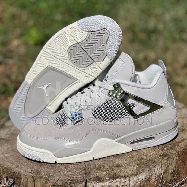 Air Jordan 4 Frozen Moment · Photo 2