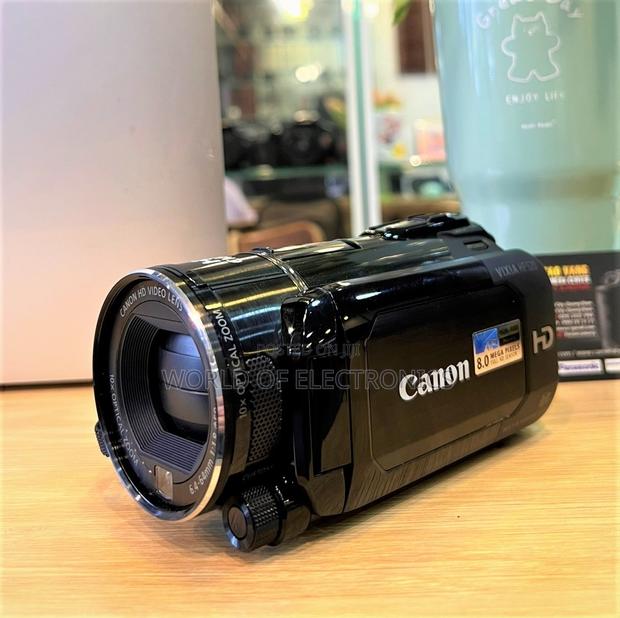 Canon VIXIA HF20 (32 GB) HD Flash Media Camcorder · Photo 1