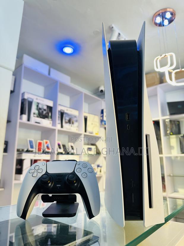 Ps5 With 5 Lates Games · Photo 1