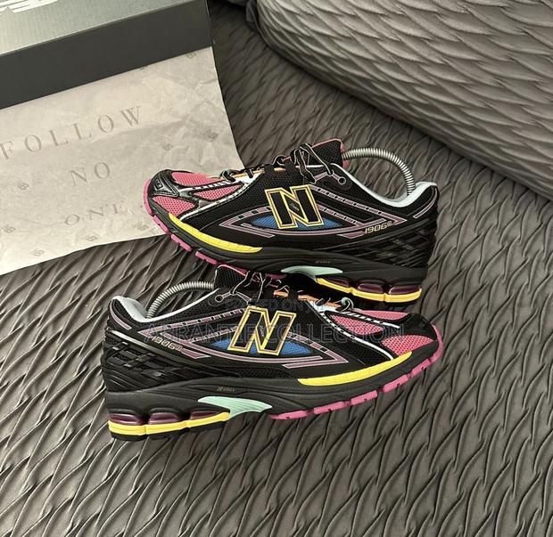 New Balance 1906 Neon Night · Photo 1