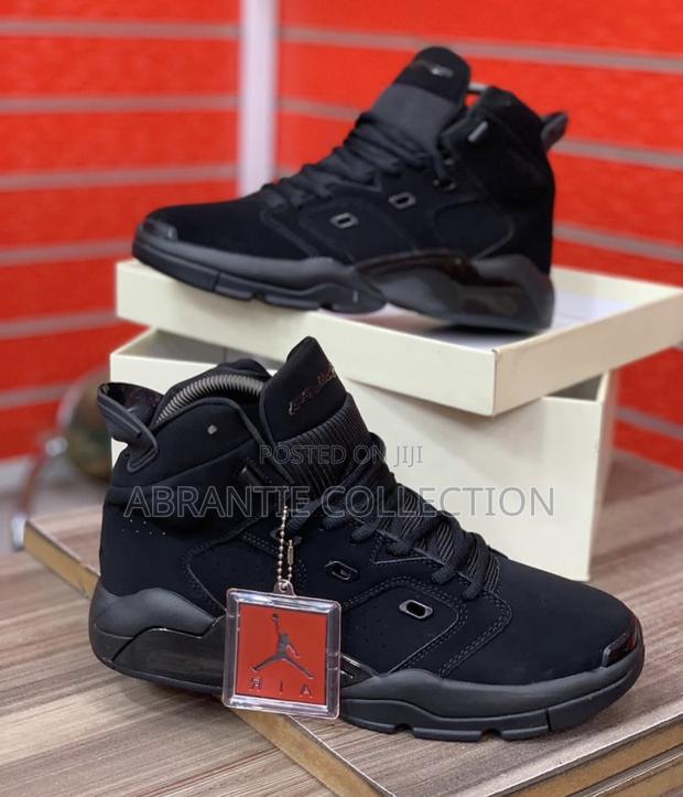 Air Jordan Retro 6 All Black · Photo 1