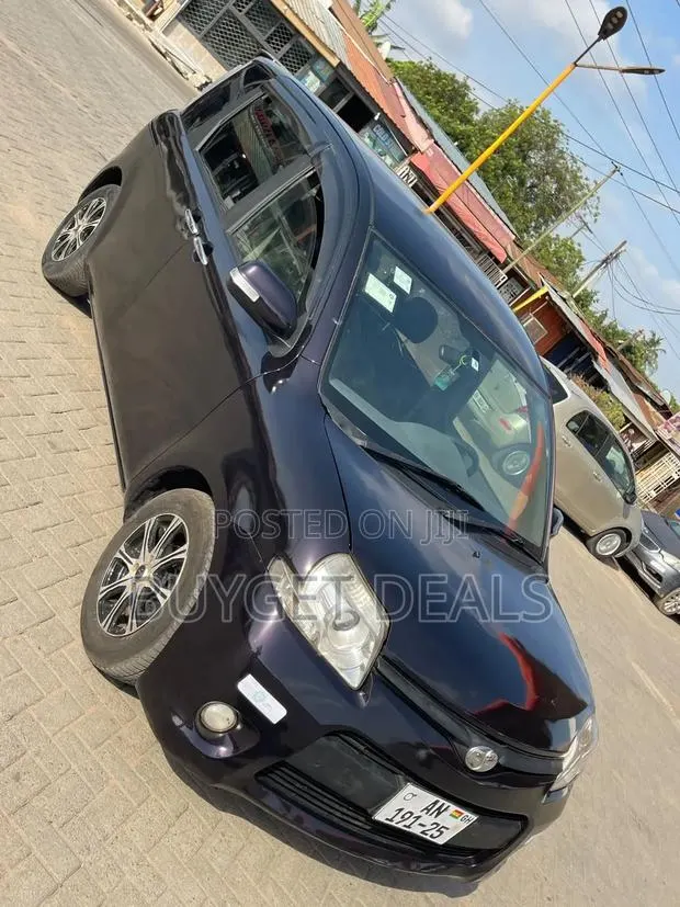 Toyota Sienta 2014 Gray · Photo 1