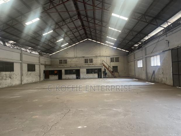 1300 SQM Warehouse + 6 Offices at Graphics Road · Photo 3