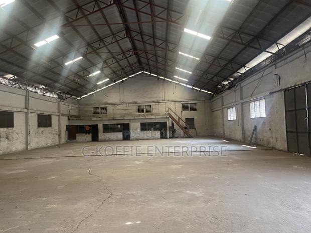1300 SQM Warehouse + 6 Offices at Graphics Road · Photo 2