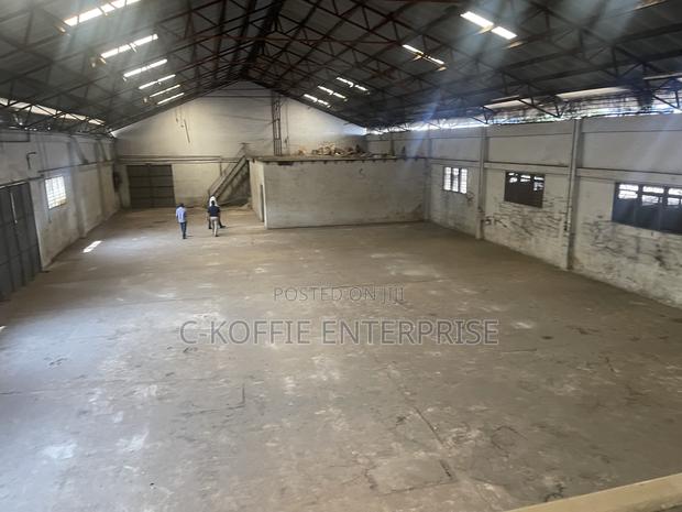 1300 SQM Warehouse + 6 Offices at Graphics Road · Photo 5