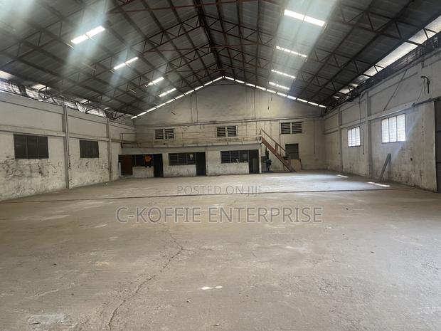 1300 SQM Warehouse + 6 Offices at Graphics Road · Photo 4