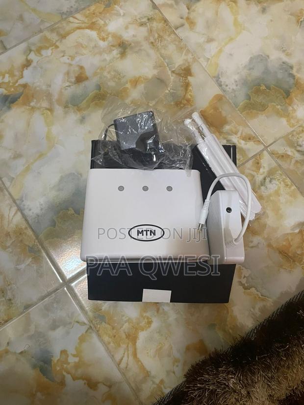 Cat 4 New Model 4G Universal Router · Photo 1