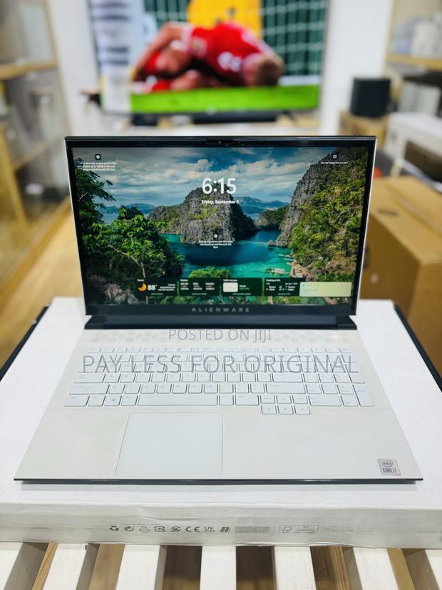 Laptop Dell Alienware 17 16GB Intel Core I7 SSD 1T · Photo 1