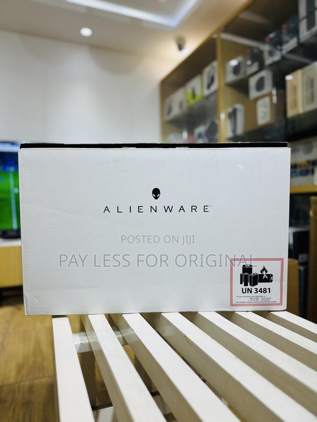 New Laptop Dell Alienware 17 R5 32GB Intel Core I9 SSD 1T · Photo 2