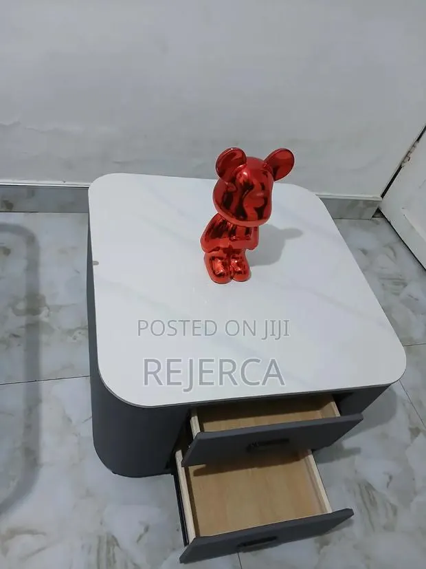 Morden Center Table · Photo 1