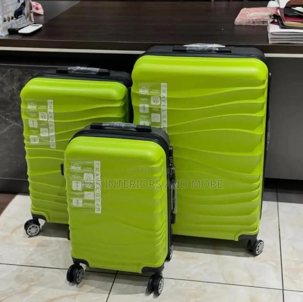 3-Piece Suitcase(Green) · Photo 1
