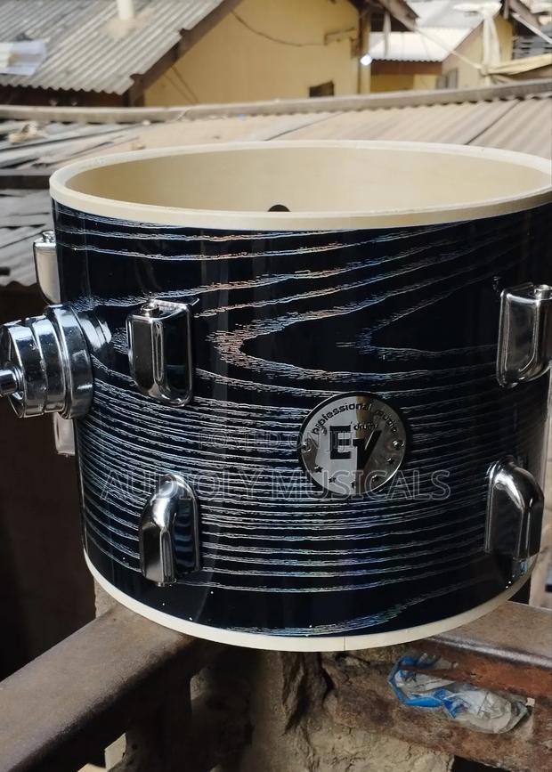 Full Set 5-Piece Yamaha Gigmarker Drums · Photo 3
