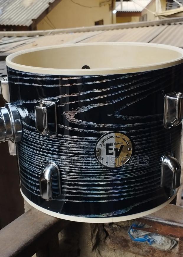 Full Set 5-Piece Yamaha Gigmarker Drums · Photo 4