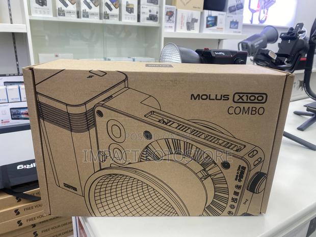 Zhiyun Molus X100 Bi-color Pocket Cob Monolight (Pro Kit) · Photo 1