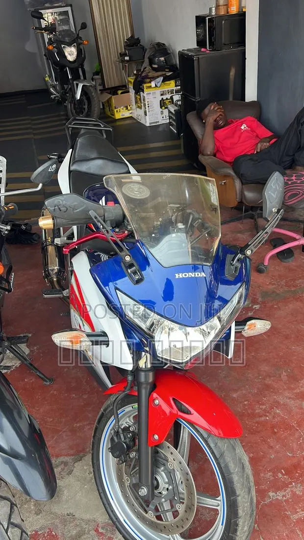 Honda CBR 2011 Blue · Photo 1