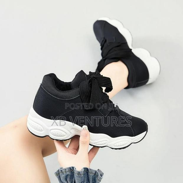 Casual Sneakers · Photo 1